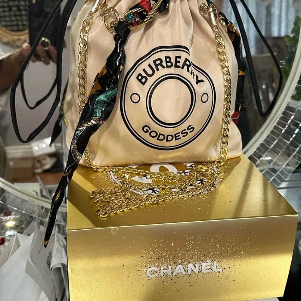 Burberry - Picture 4 of 12